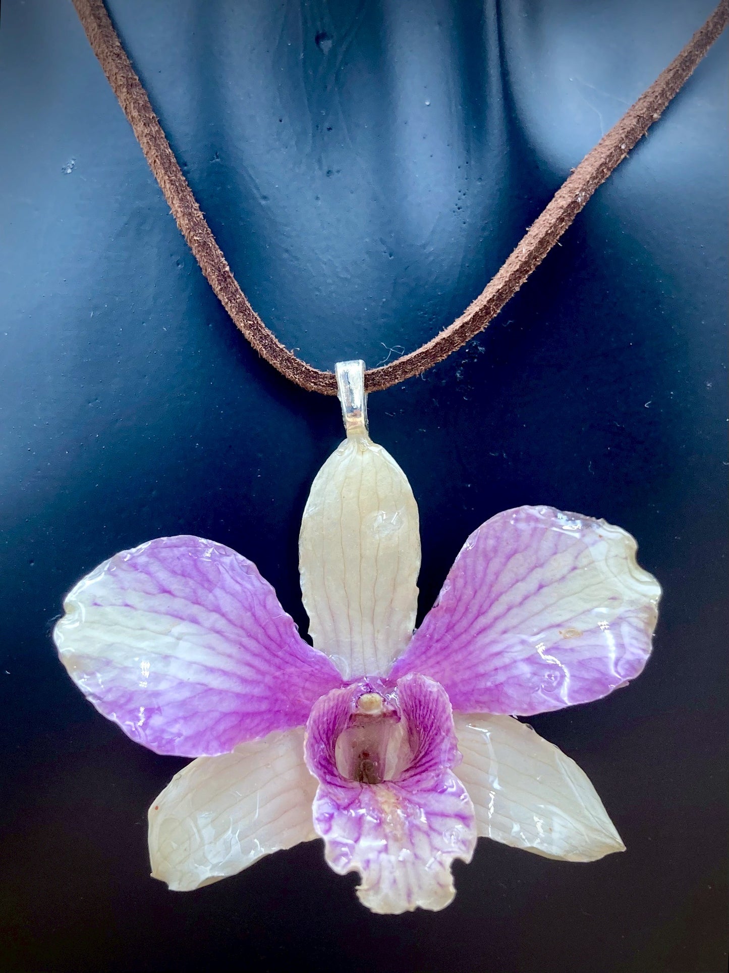 Pendant + rope necklace made from real orchids, white-purple tone