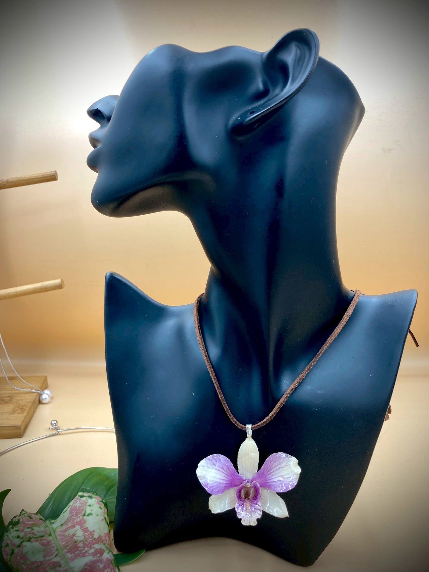 Pendant + rope necklace made from real orchids, white-purple tone