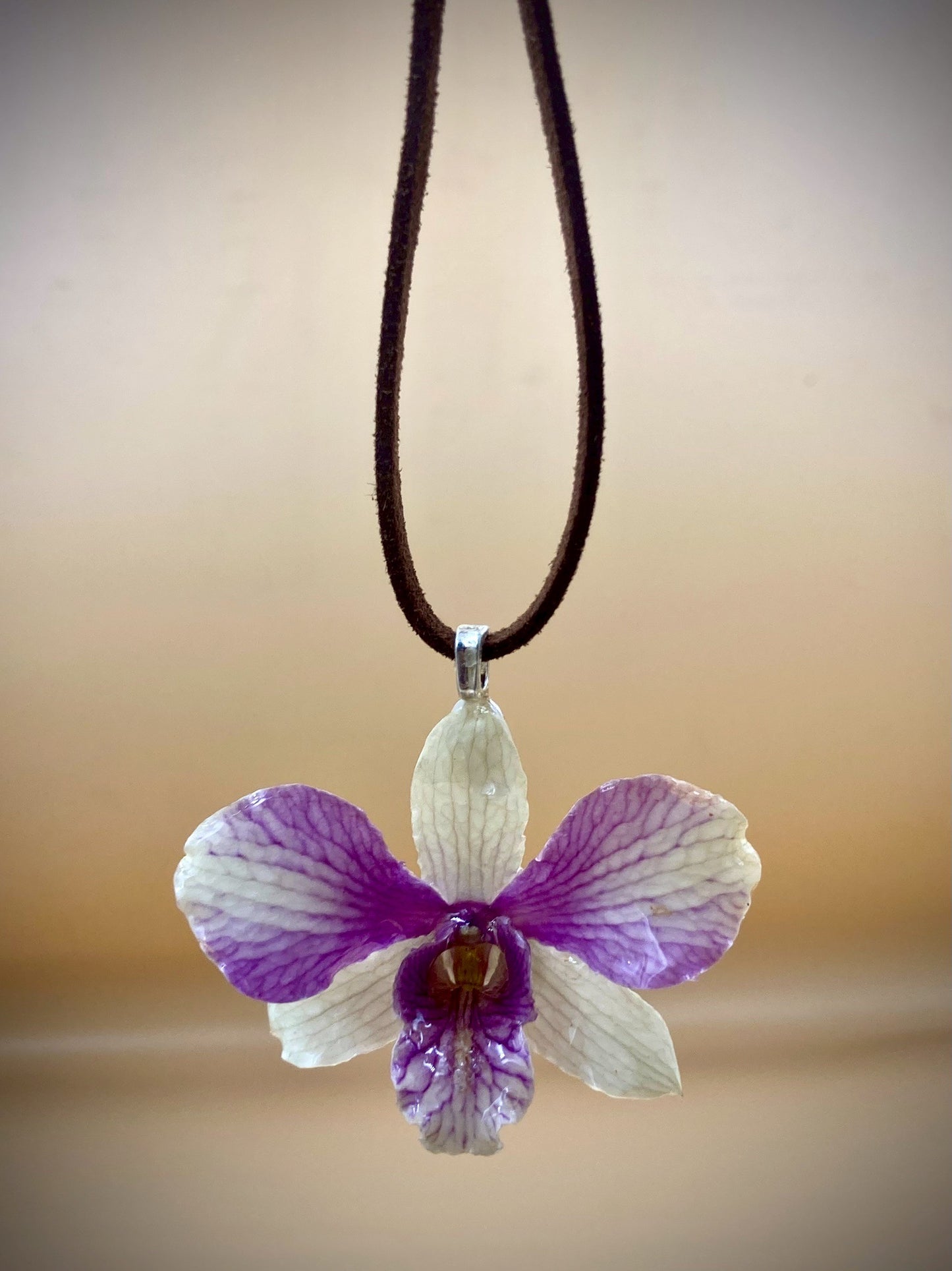 Pendant + rope necklace made from real orchids, white-purple tone