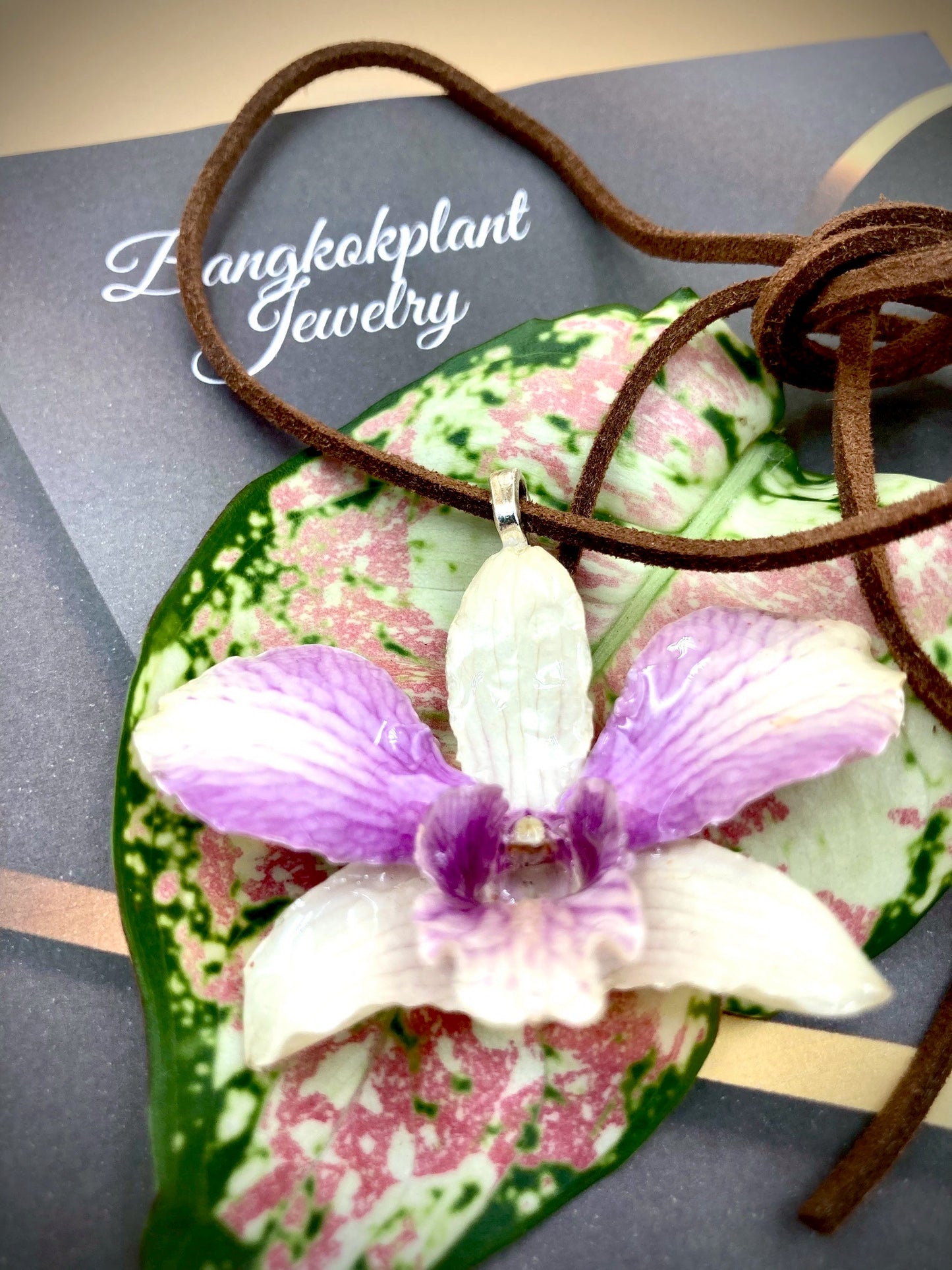 Pendant + rope necklace made from real orchids, white-purple tone