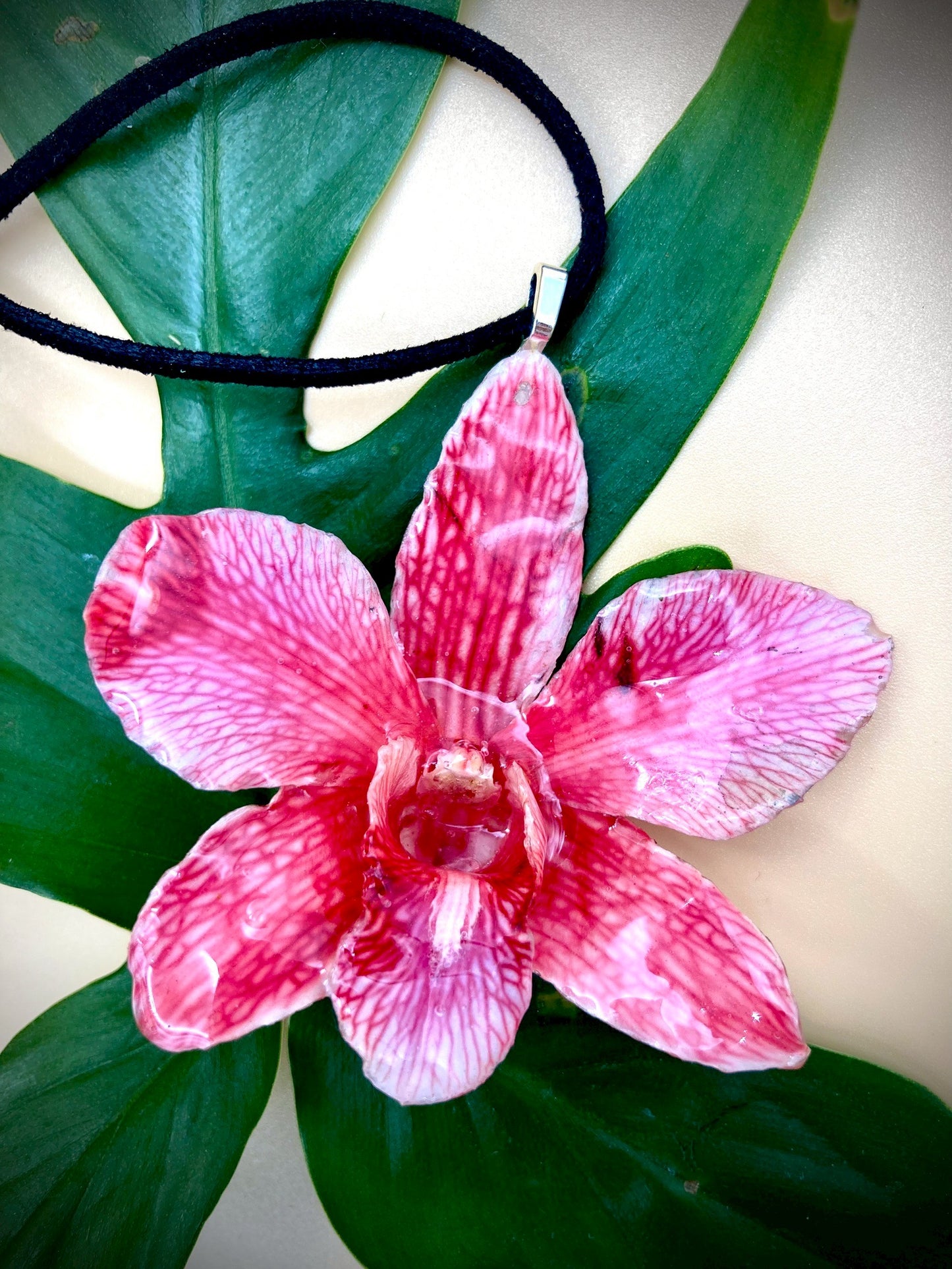 Pendant + rope necklace made from real flowers, red tone