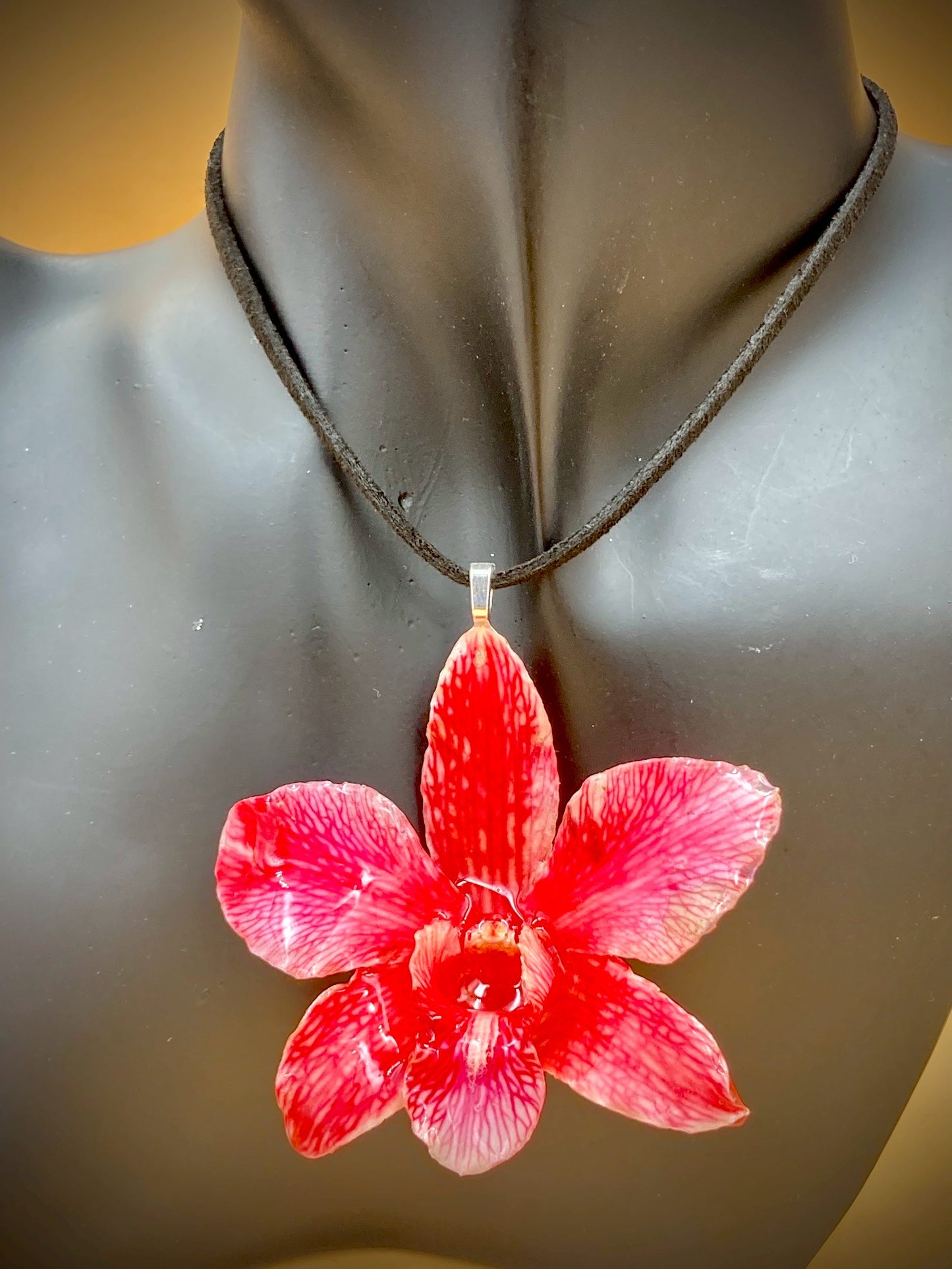 Pendant + rope necklace made from real flowers, red tone